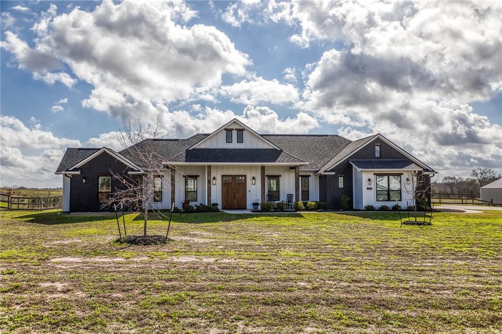233 Randi Road, Bellville, TX 77418