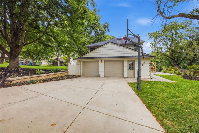 7419 Booth Street, Prairie Village, KS 66208