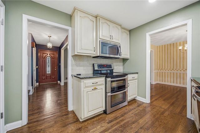 7419 Booth Street, Prairie Village, KS 66208
