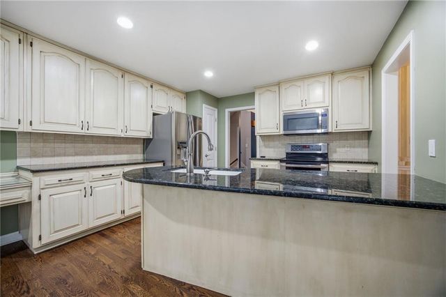 7419 Booth Street, Prairie Village, KS 66208