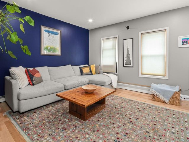 11 Poplar Street, Burlington, VT 05401