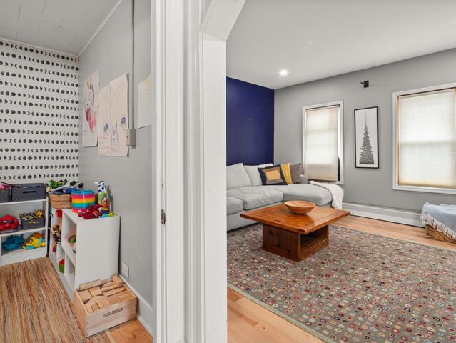 11 Poplar Street, Burlington, VT 05401