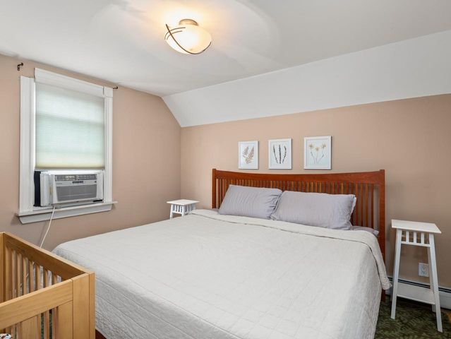 11 Poplar Street, Burlington, VT 05401