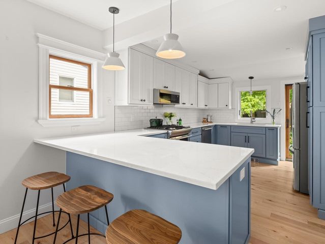 11 Poplar Street, Burlington, VT 05401