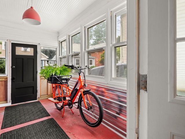 11 Poplar Street, Burlington, VT 05401