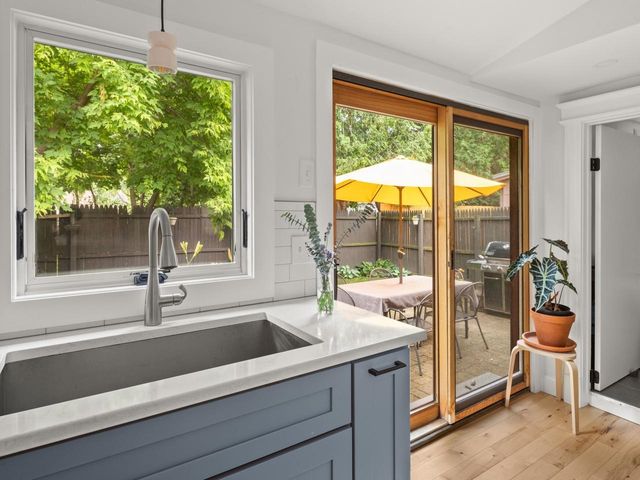 11 Poplar Street, Burlington, VT 05401