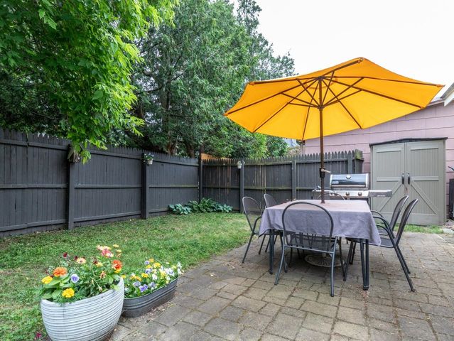 11 Poplar Street, Burlington, VT 05401