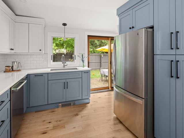 11 Poplar Street, Burlington, VT 05401