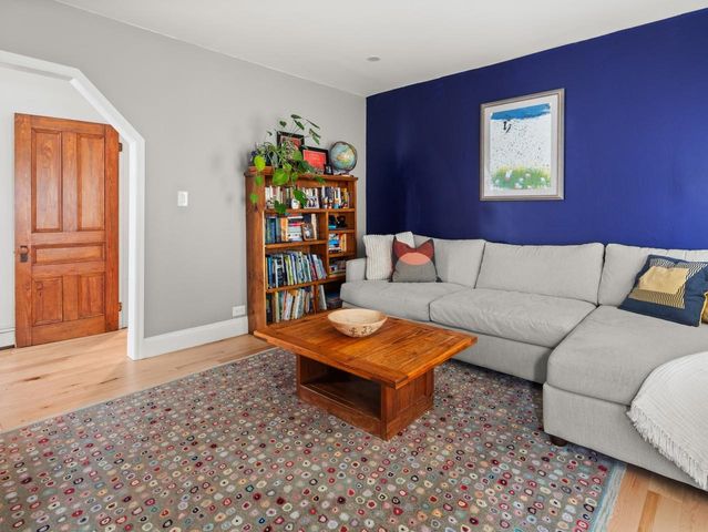 11 Poplar Street, Burlington, VT 05401