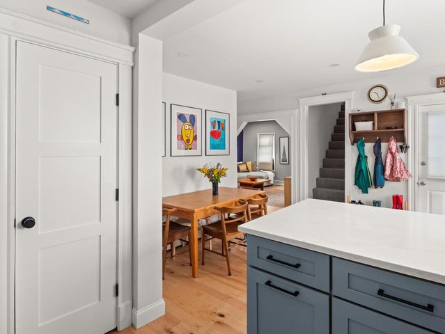 11 Poplar Street, Burlington, VT 05401