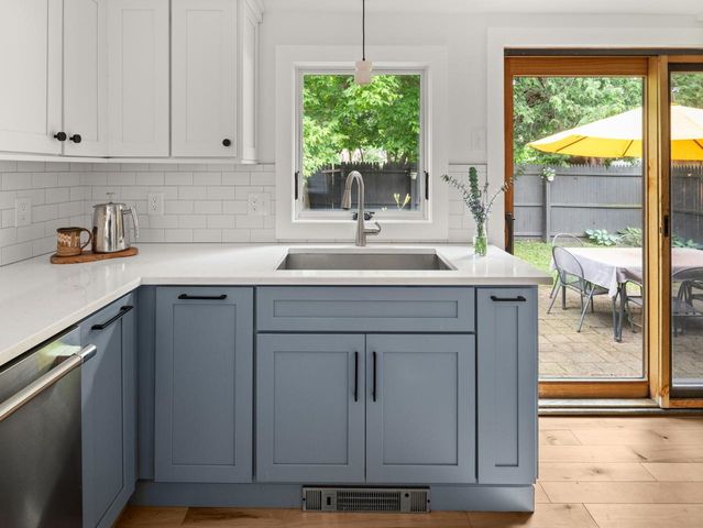 11 Poplar Street, Burlington, VT 05401