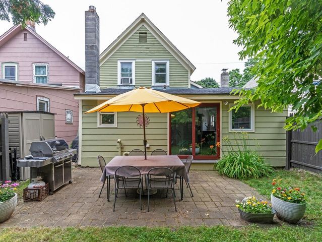 11 Poplar Street, Burlington, VT 05401