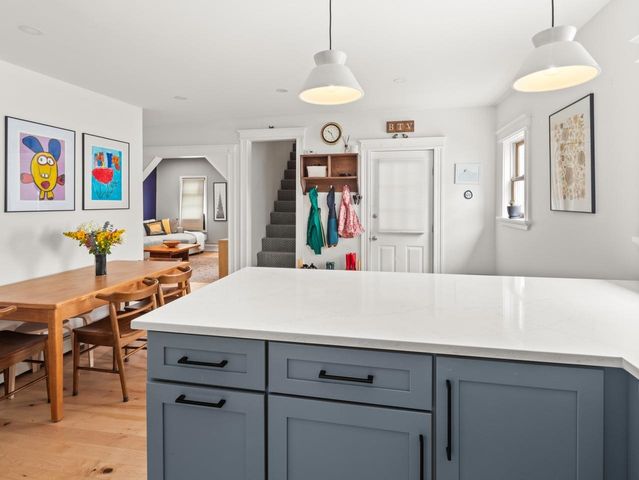 11 Poplar Street, Burlington, VT 05401