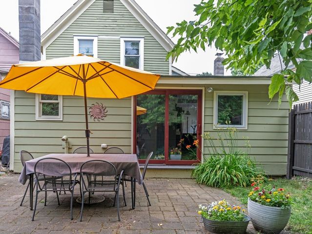 11 Poplar Street, Burlington, VT 05401