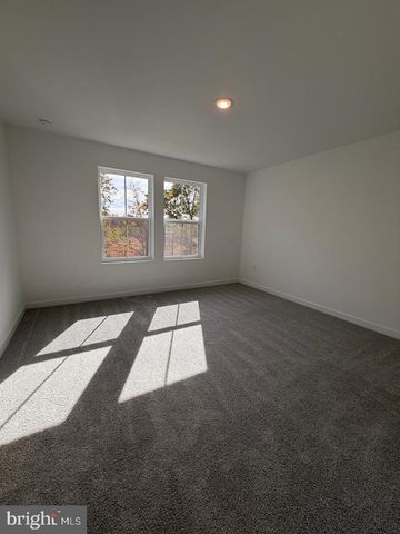 54 SILVERBELL AVE, Berlin, NJ 08009
