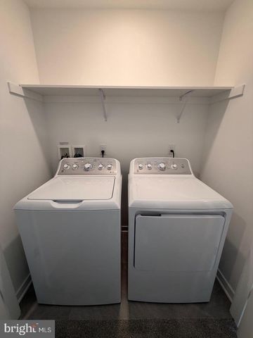 54 SILVERBELL AVE, Berlin, NJ 08009