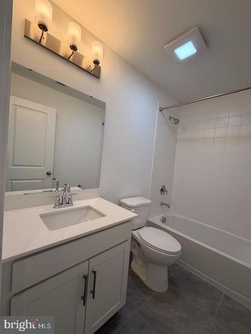54 SILVERBELL AVE, Berlin, NJ 08009