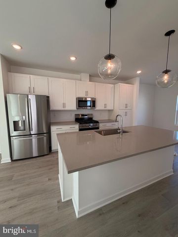 54 SILVERBELL AVE, Berlin, NJ 08009