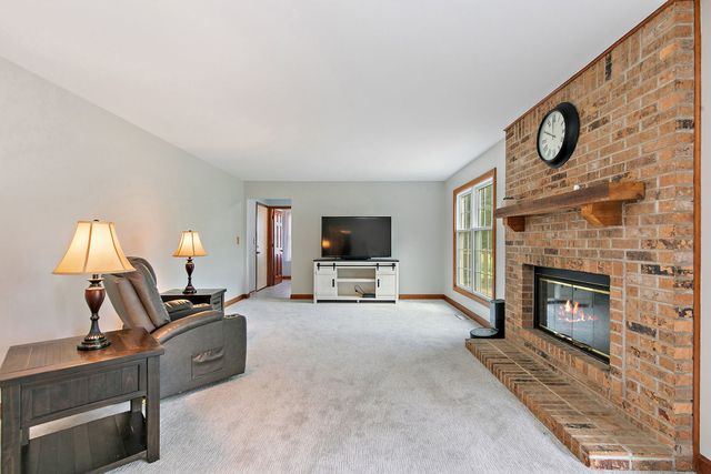307 Churchill Court, Sleepy Hollow, IL 60118