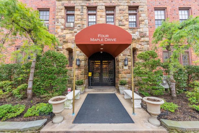 4 Maple Drive 6O, Great Neck, NY 11021