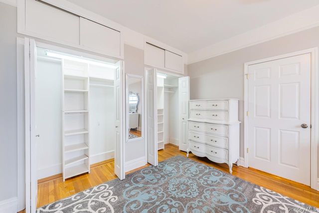 4 Maple Drive 6O, Great Neck, NY 11021