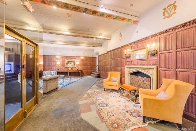 4 Maple Drive 6O, Great Neck, NY 11021