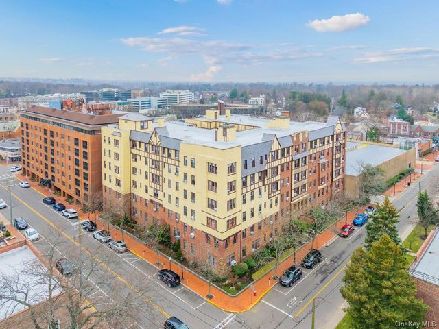 4 Maple Drive 6O, Great Neck, NY 11021