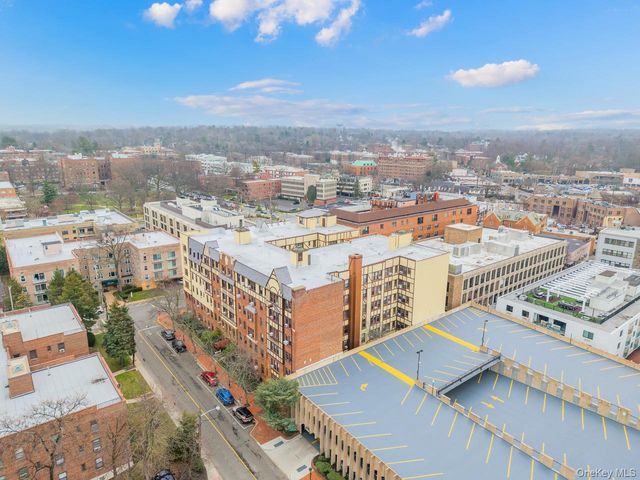 4 Maple Drive 6O, Great Neck, NY 11021