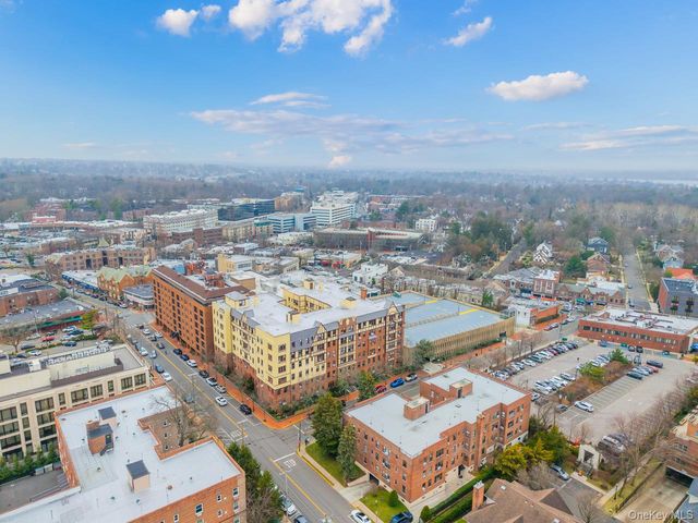 4 Maple Drive 6O, Great Neck, NY 11021