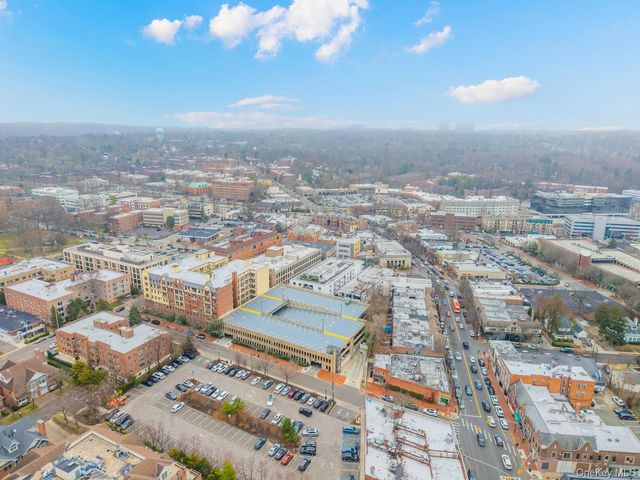 4 Maple Drive 6O, Great Neck, NY 11021