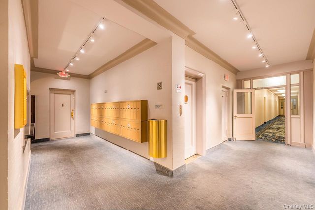 4 Maple Drive 6O, Great Neck, NY 11021