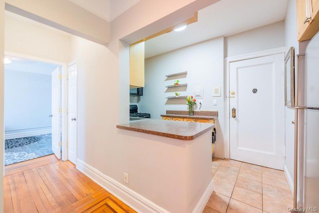 4 Maple Drive 6O, Great Neck, NY 11021