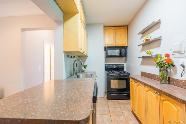 4 Maple Drive 6O, Great Neck, NY 11021