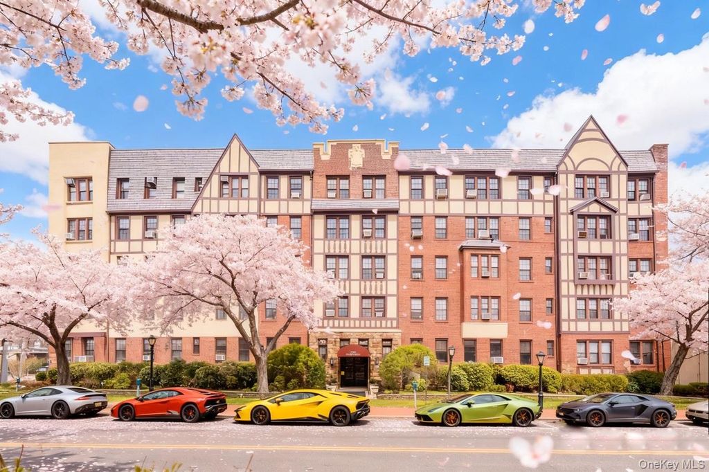 4 Maple Drive 6O, Great Neck, NY 11021