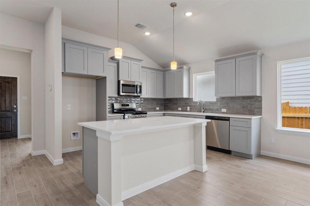 224 Ironshoe TRL, Liberty Hill, TX 78642