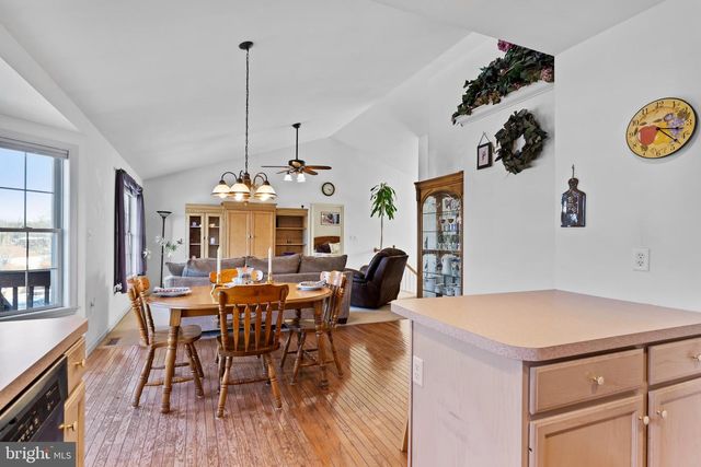 421 CLOVER ST, Etters, PA 17319