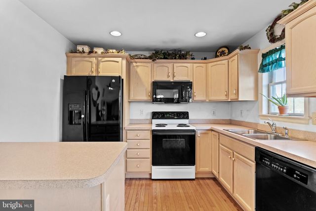 421 CLOVER ST, Etters, PA 17319