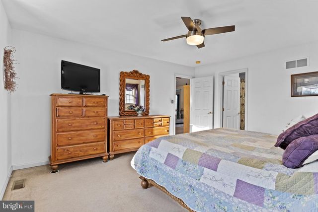 421 CLOVER ST, Etters, PA 17319