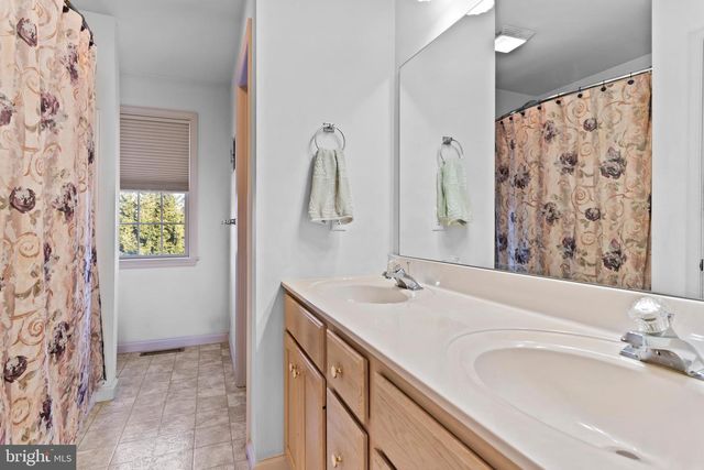 421 CLOVER ST, Etters, PA 17319