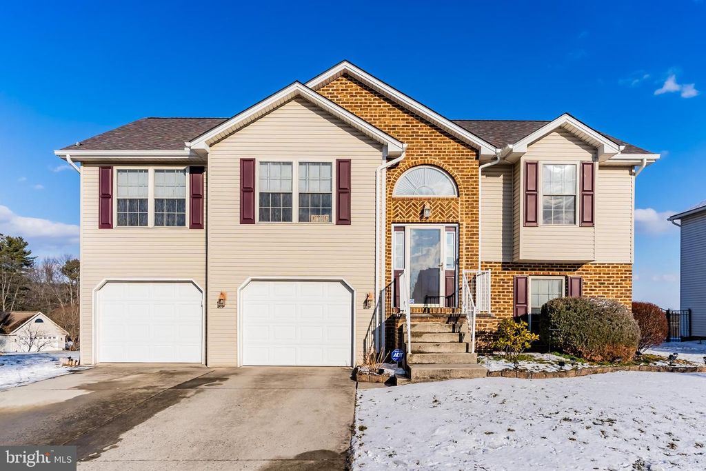 421 CLOVER ST, Etters, PA 17319