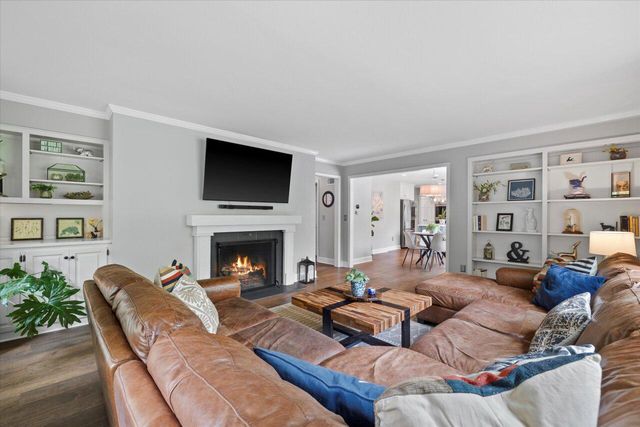 9848 N Lamplighter LANE, Mequon, WI 53092