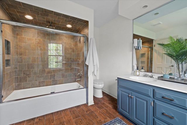 9848 N Lamplighter LANE, Mequon, WI 53092