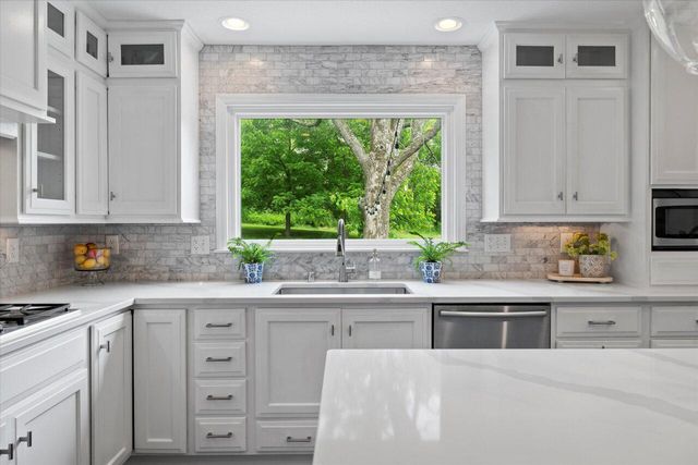 9848 N Lamplighter LANE, Mequon, WI 53092