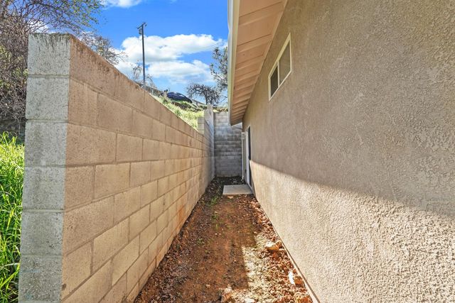 3286 Botfuher Rd, Valley Springs, CA 95252