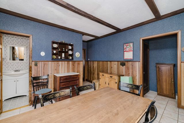 8 Westhill Ave, Somerset, MA 02726