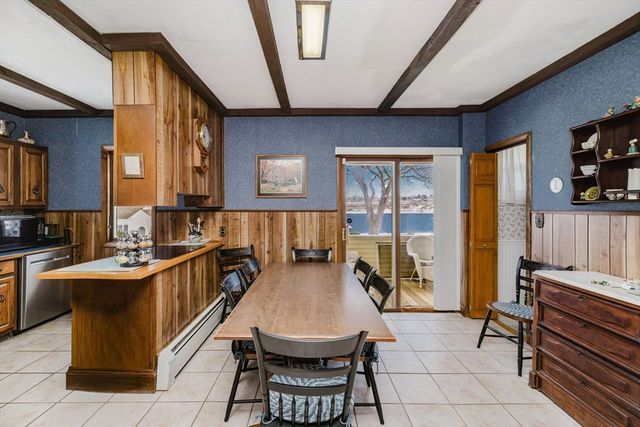 8 Westhill Ave, Somerset, MA 02726