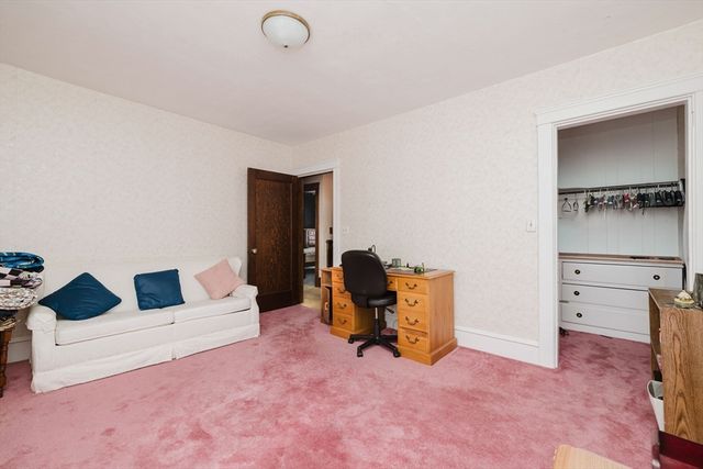 8 Westhill Ave, Somerset, MA 02726