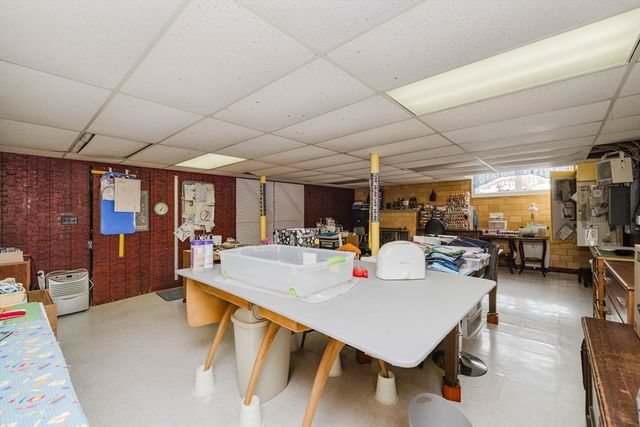 8 Westhill Ave, Somerset, MA 02726