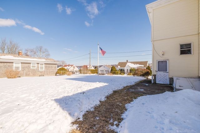 8 Westhill Ave, Somerset, MA 02726