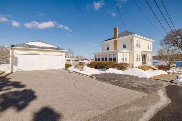 8 Westhill Ave, Somerset, MA 02726